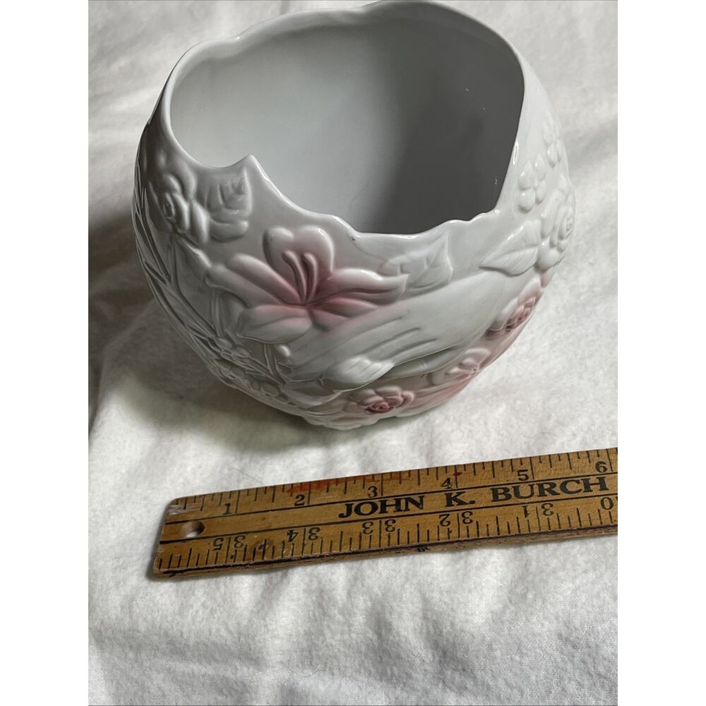 Vintage FTD Mother & Child Hands White and Pink Ceramic Planter Vase 1993~ 5.25" - Picture 7 of 7